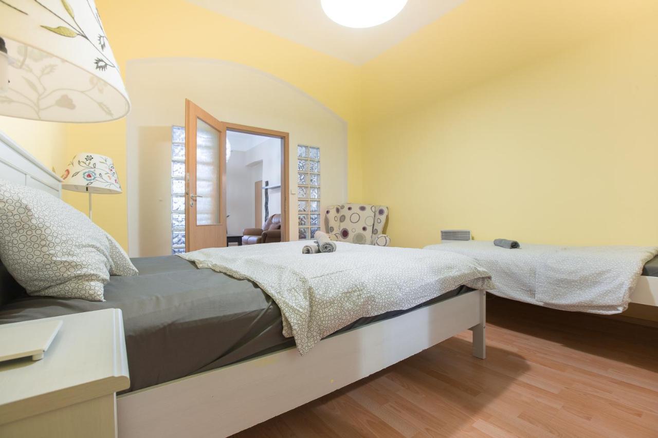 Premier Apartments Near The Museum Praha Bagian luar foto