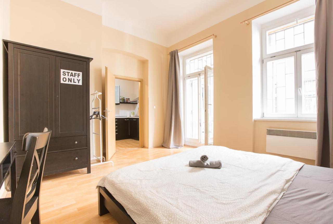 Premier Apartments Near The Museum Praha Bagian luar foto